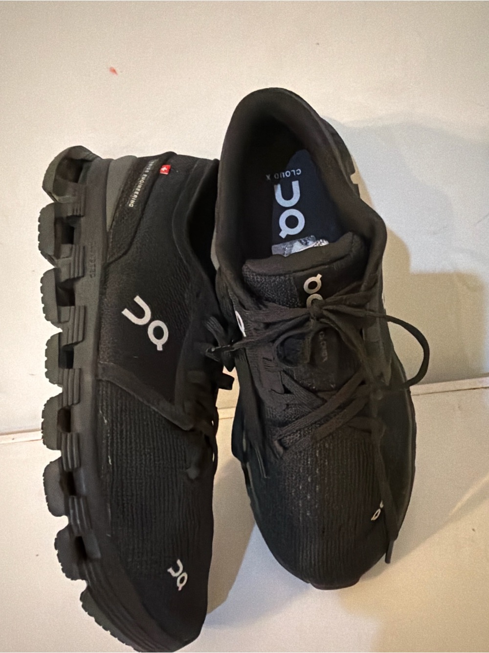 On Cloud X Athletic  women running black sneakers sz 8,5 - Picture 3 of 5